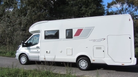                         Półintegra ze świetnym układem wnętrza, truma diesel, automat, 170km - zdjęcie 5
                        