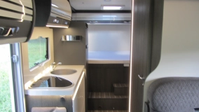                         Półintegra ze świetnym układem wnętrza, truma diesel, automat, 170km - zdjęcie 9
                        