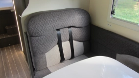                         Półintegra ze świetnym układem wnętrza, truma diesel, automat, 170km - zdjęcie 11
                        