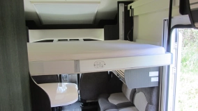                         Półintegra ze świetnym układem wnętrza, truma diesel, automat, 170km - zdjęcie 16
                        