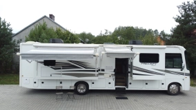                         Kamper amerykański Jayco Precept 36T 2017 Ford F53 - zdjęcie 1
                        