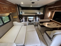                         Kamper amerykański Jayco Precept 36T 2017 Ford F53 - zdjęcie 8
                        