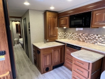                         Kamper amerykański Jayco Precept 36T 2017 Ford F53 - zdjęcie 6
                        