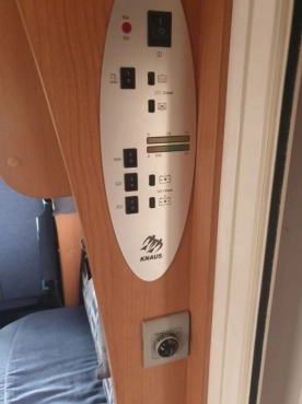                         Samochód kempingowy Renault Master 2009 rok - zdjęcie 9
                        