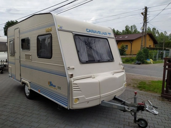                         Przyczepa kempingowa Caravelair Silver 375 stan idealny 900 kg DMC - zdjęcie 1
                        