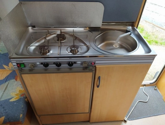                         Przyczepa kempingowa Caravelair Silver 375 stan idealny 900 kg DMC - zdjęcie 2
                        