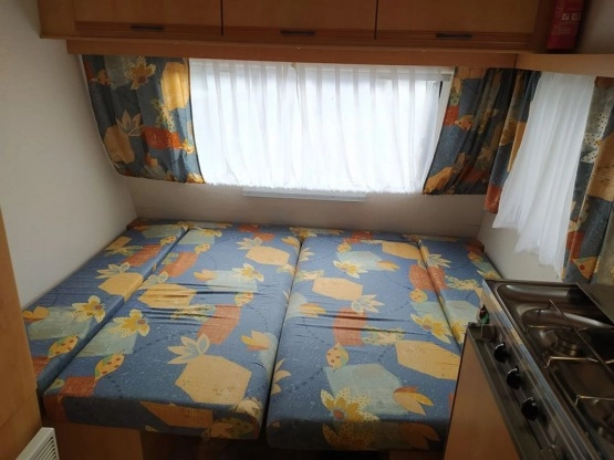                         Przyczepa kempingowa Caravelair Silver 375 stan idealny 900 kg DMC - zdjęcie 3
                        