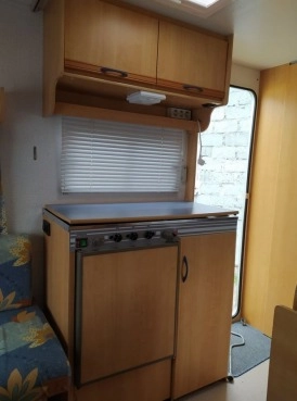                         Przyczepa kempingowa Caravelair Silver 375 stan idealny 900 kg DMC - zdjęcie 4
                        