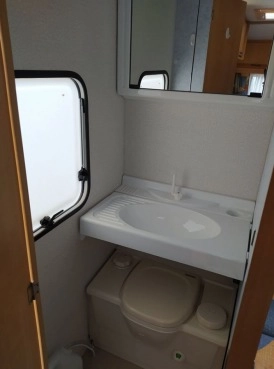                        Przyczepa kempingowa Caravelair Silver 375 stan idealny 900 kg DMC - zdjęcie 5
                        