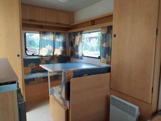                         Przyczepa kempingowa Caravelair Silver 375 stan idealny 900 kg DMC - zdjęcie 6
                        