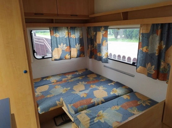                         Przyczepa kempingowa Caravelair Silver 375 stan idealny 900 kg DMC - zdjęcie 8
                        