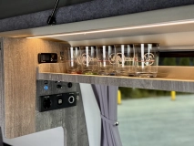                         Volkswagen T6 4MOTION Long Camper | 5 osób | FULL opcja - zdjęcie 21
                        