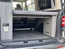                         Volkswagen T6 4MOTION Long Camper | 5 osób | FULL opcja - zdjęcie 24
                        