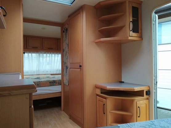                         Przyczepa kempingowa Hobby Prestige 495, markiza, ciepła woda, 2000 rok - zdjęcie 5
                        