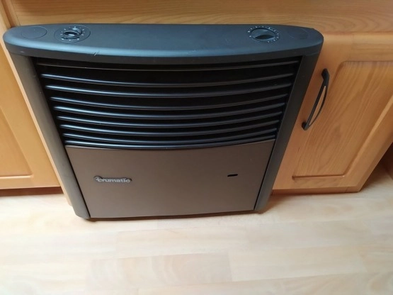                         Przyczepa kempingowa Hobby Prestige 495, markiza, ciepła woda, 2000 rok - zdjęcie 8
                        