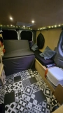                         Renault Trafic z funkcjonalną zabudową  2+1 z homologacją w duchu autentycznego „vanlife off-grid” - zdjęcie 6
                        