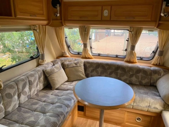                         Przyczepa Fleetwood Meridien 2006 r., oddzielny prysznic, mover, max wyposażona, 5 os. - zdjęcie 2
                        