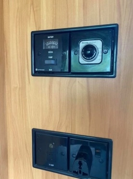                         Przyczepa Fleetwood Meridien 2006 r., oddzielny prysznic, mover, max wyposażona, 5 os. - zdjęcie 3
                        