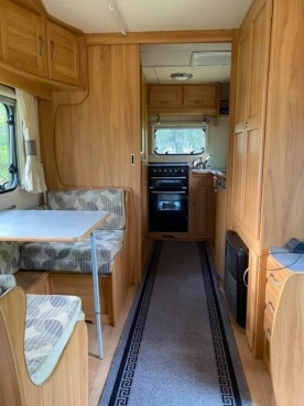                         Przyczepa Fleetwood Meridien 2006 r., oddzielny prysznic, mover, max wyposażona, 5 os. - zdjęcie 4
                        