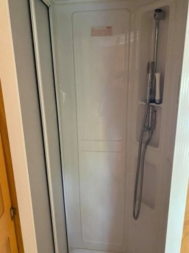                         Przyczepa Fleetwood Meridien 2006 r., oddzielny prysznic, mover, max wyposażona, 5 os. - zdjęcie 5
                        