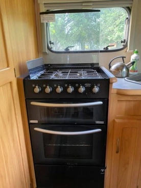                         Przyczepa Fleetwood Meridien 2006 r., oddzielny prysznic, mover, max wyposażona, 5 os. - zdjęcie 6
                        