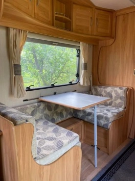                         Przyczepa Fleetwood Meridien 2006 r., oddzielny prysznic, mover, max wyposażona, 5 os. - zdjęcie 7
                        