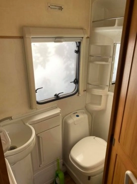                         Przyczepa Fleetwood Meridien 2006 r., oddzielny prysznic, mover, max wyposażona, 5 os. - zdjęcie 8
                        