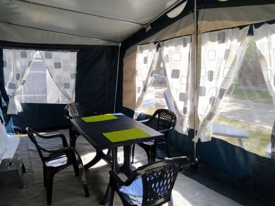                         Przyczepa kempingowa Sprite Super 490 - 2005 r. z przedsionkiem, zarejestrowana, kompletnie wyposażona - zdjęcie 18
                        