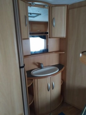                         Przyczepa kempingowa Sprite Super 490 - 2005 r. z przedsionkiem, zarejestrowana, kompletnie wyposażona - zdjęcie 6
                        