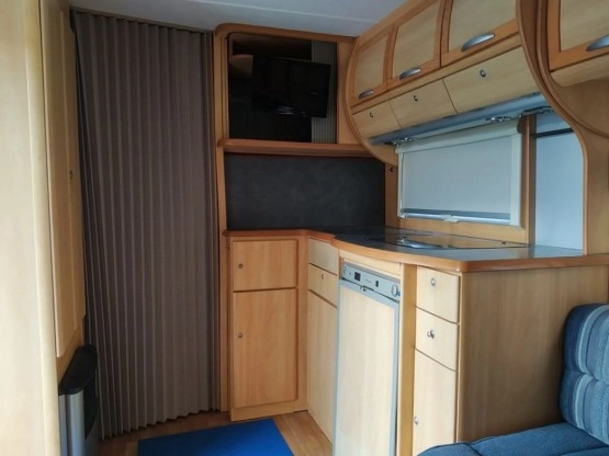                         Przyczepa kempingowa Sprite Super 490 - 2005 r. z przedsionkiem, zarejestrowana, kompletnie wyposażona - zdjęcie 9
                        