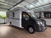                         Weinsberg CaraSuite 650 MF - 5 osobowy / Nowy Ford / Automat / łóżko francuskie / 699 cm - zdjęcie 1
                        