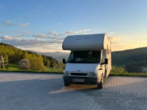                         Ford Transit Rimor Katamarano 2 – Kamper Alkowa 2006 / 140 KM / Gotowy do podróży - zdjęcie 17
                        