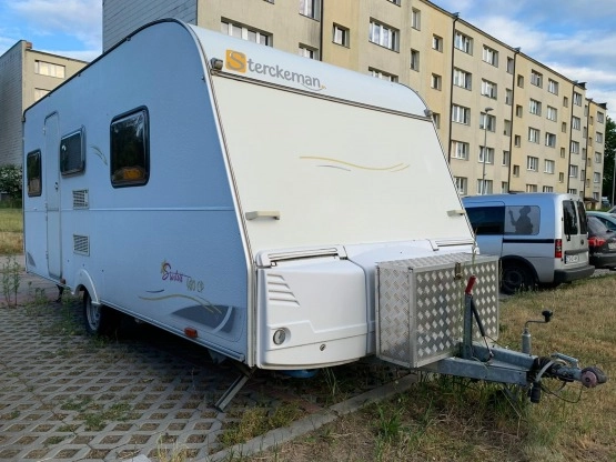                         Przyczepa kempingowa Sterckeman 480 rok 2005 stan BDB. DMC 1060 kg - zdjęcie 1
                        