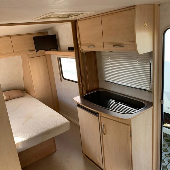                         Przyczepa kempingowa Sterckeman 480 rok 2005 stan BDB. DMC 1060 kg - zdjęcie 6
                        