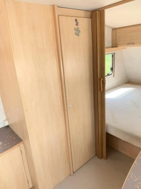                         Przyczepa kempingowa Sterckeman 480 rok 2005 stan BDB. DMC 1060 kg - zdjęcie 9
                        