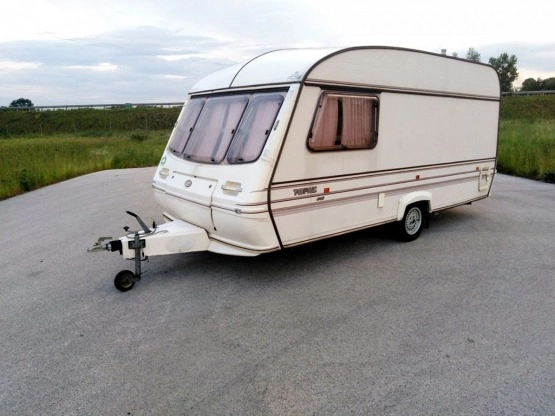                         Przyczepa ECCLES TOPAZ 1990 r. *Lodówka*WC*Łazienka*Zarejestrowana* - zdjęcie 1
                        