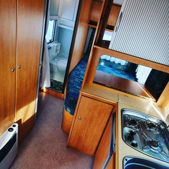                         Knaus Eifelland 4-5 osobowa. Garażowana, 1 właściciel, idealna - zdjęcie 5
                        