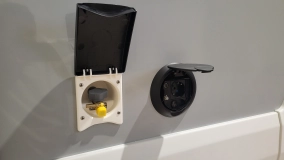                         McLouis MC4 381 - 4 osobowa półintegra / Automat / 745 cm / Face2Face / Łóżko Królewskie / Zimowy / Aktywny tempomat  - zdjęcie 4
                        