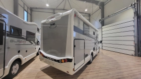                         McLouis MC4 381 - 4 osobowa półintegra / Automat / 745 cm / Face2Face / Łóżko Królewskie / Zimowy / Aktywny tempomat  - zdjęcie 3
                        