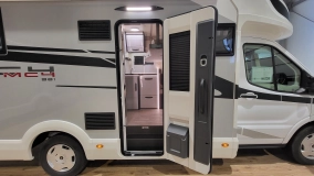                         McLouis MC4 381 - 4 osobowa półintegra / Automat / 745 cm / Face2Face / Łóżko Królewskie / Zimowy / Aktywny tempomat  - zdjęcie 9
                        