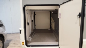                         McLouis MC4 381 - 4 osobowa półintegra / Automat / 745 cm / Face2Face / Łóżko Królewskie / Zimowy / Aktywny tempomat  - zdjęcie 8
                        