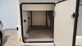                         McLouis MC4 381 - 4 osobowa półintegra / Automat / 745 cm / Face2Face / Łóżko Królewskie / Zimowy / Aktywny tempomat  - zdjęcie 6
                        