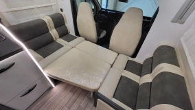                         McLouis MC4 381 - 4 osobowa półintegra / Automat / 745 cm / Face2Face / Łóżko Królewskie / Zimowy / Aktywny tempomat  - zdjęcie 18
                        