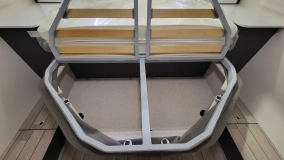                         McLouis MC4 381 - 4 osobowa półintegra / Automat / 745 cm / Face2Face / Łóżko Królewskie / Zimowy / Aktywny tempomat  - zdjęcie 32
                        