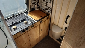                         Przyczepa kempingowa Niewiadów N126e z łazienką - zdjęcie 9
                        