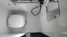                         Przyczepa kempingowa Niewiadów N126e z łazienką - zdjęcie 5
                        