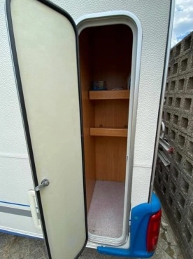                         Knaus Blue-line 400 1999 r. - zdjęcie 6
                        