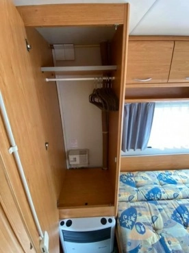                         Knaus Blue-line 400 1999 r. - zdjęcie 7
                        