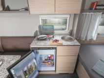                         2026 Weinsberg CaraCito 450 FU DMC 1200 kg / Łóżko francuskie / 4-5 osobowa - zdjęcie 7
                        