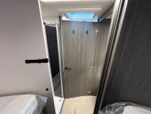                         2026 McLouis NEVIS 879 - 5 osobowy / 2.2 180 KM Automat / Łóżka wzdłużne / Najbogatsza wersja - zdjęcie 16
                        